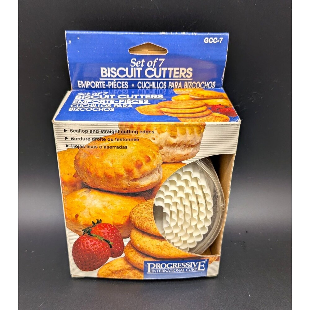Progressive 7pc Round Biscuit Cutters Set Scallop/Straight Edges w/ Container